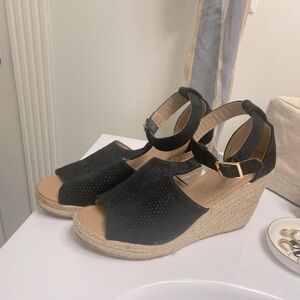 Black wedges size 8.